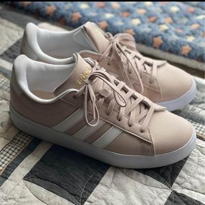 Women’s Adidas sneakers - Size 9